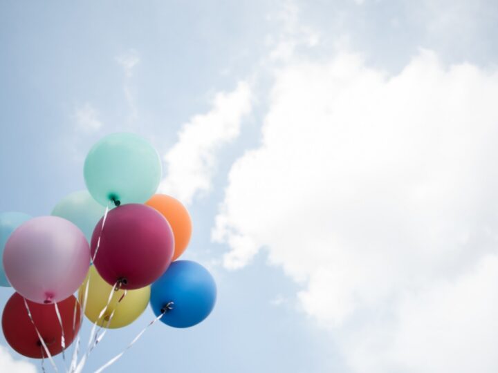 Barwny korowód z balonikami – niecodzienny start kampanii wyborczej Koalicji Mieszkańców Lubonia