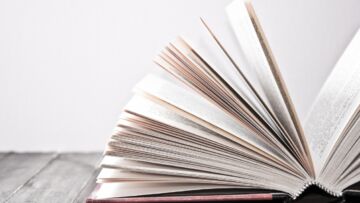 Nauczyciel z Poznania wspiera kreatywność uczniów: publikują własną książkę "Fantastyczna Harmonia"