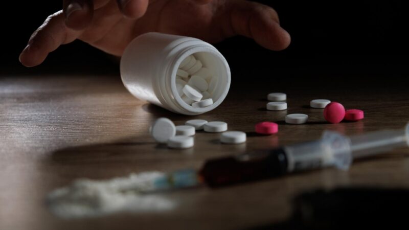 Tragiczne skutki używania fentanylu: dramat dwojga młodych ludzi z Wielkopolski