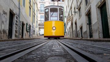 Wstrzymanie ruchu tramwajów na Placu Wiosny Ludów z powodu upadku pasażerki