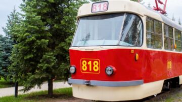 W Poznaniu tramwaj służący do nauki jazdy wykoleił się na skrzyżowaniu ulic Głogowska i Hetmańska