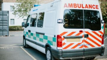 Tragiczny wypadek podczas prac kanalizacyjnych w Luboniu: mężczyzna przygnieciony koparką