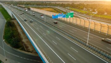 Wielkopolska autostrada: Dwa samochody zderzyły się przed węzłem Poznań Luboń