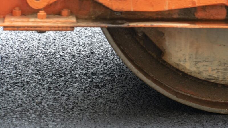 Nowe zmiany na skrzyżowaniu ul. Wysokiej i Jarosławskiej: modernizacja sygnalizacji i chodników