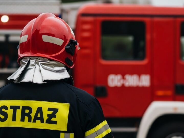 Trzy akcje OSP Puszczykowo w jednym dniu: walka z wiatrem i otwarcie mieszkania