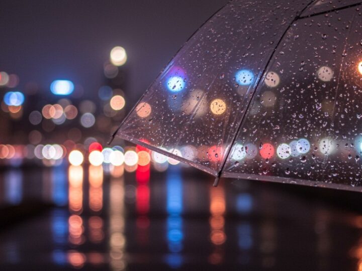 Uwaga: zamarznięte drogi i chodniki w prognozach na dziś