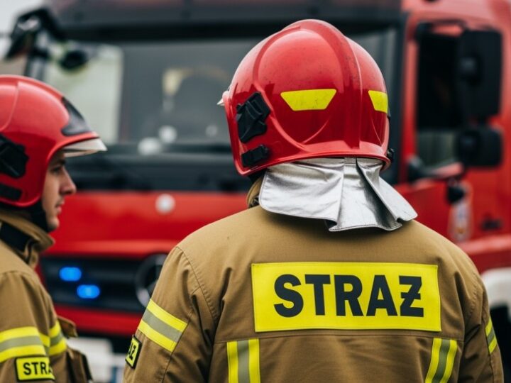 Pożar w Plewiskach: Mieszkańcy ewakuowani, kotek uratowany z płomieni