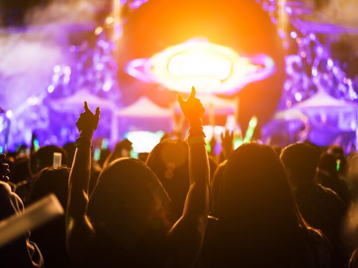 Kolory emocji: Wernisaż Małgorzaty Kozaryn w przyjacielskiej atmosferze