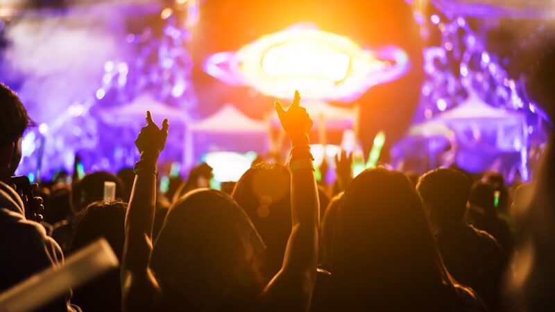 Kolory emocji: Wernisaż Małgorzaty Kozaryn w przyjacielskiej atmosferze