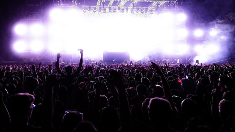 Gwiazdorski Nowy Rok w Komornikach: Varius Manx i Kasia Stankiewicz na scenie!