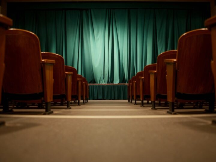 Zobacz spektakl „Jeszcze wino niedopita” w Puszczykowie!