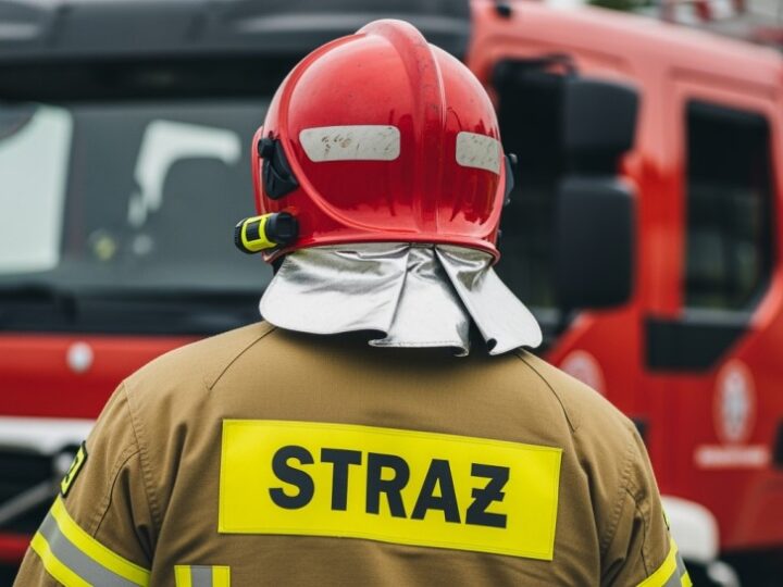 OSP Mosina w akcji: Bohaterskie gaszenie pożaru hali w Tarnowie Podgórnym