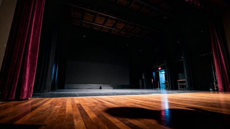 Wspólny wieczór z Babcią i Dziadkiem na spektaklu „Jeszcze wino niedopite” w Puszczykowie