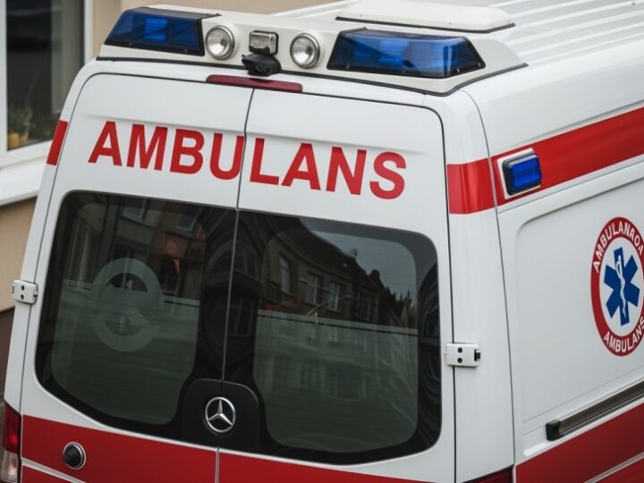 Zachowaj ostrożność na torach: odkryj znaczenie żółtej naklejki PKP!