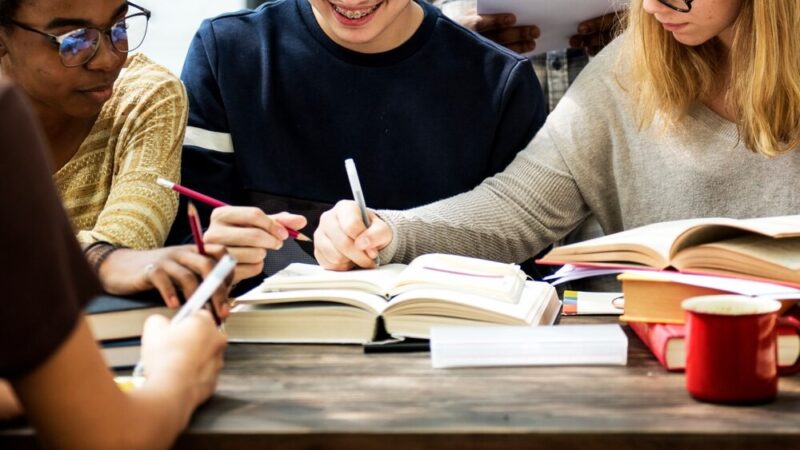Kreatywne ferie zimowe w bibliotece dla dzieci