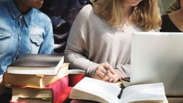 Komorniki stawiają na języki: nowy projekt edukacyjny dla uczniów