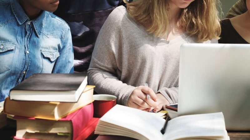 Komorniki stawiają na języki: nowy projekt edukacyjny dla uczniów