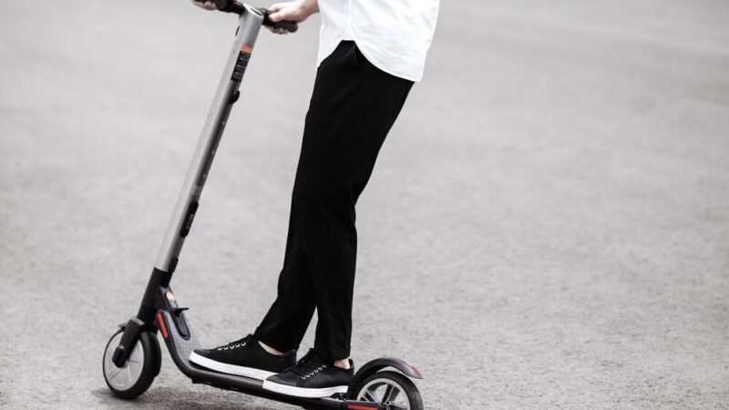 Leszno – Policja odzyskała skradzioną hulajnogę, zatrzymując sprawcę kradzieży