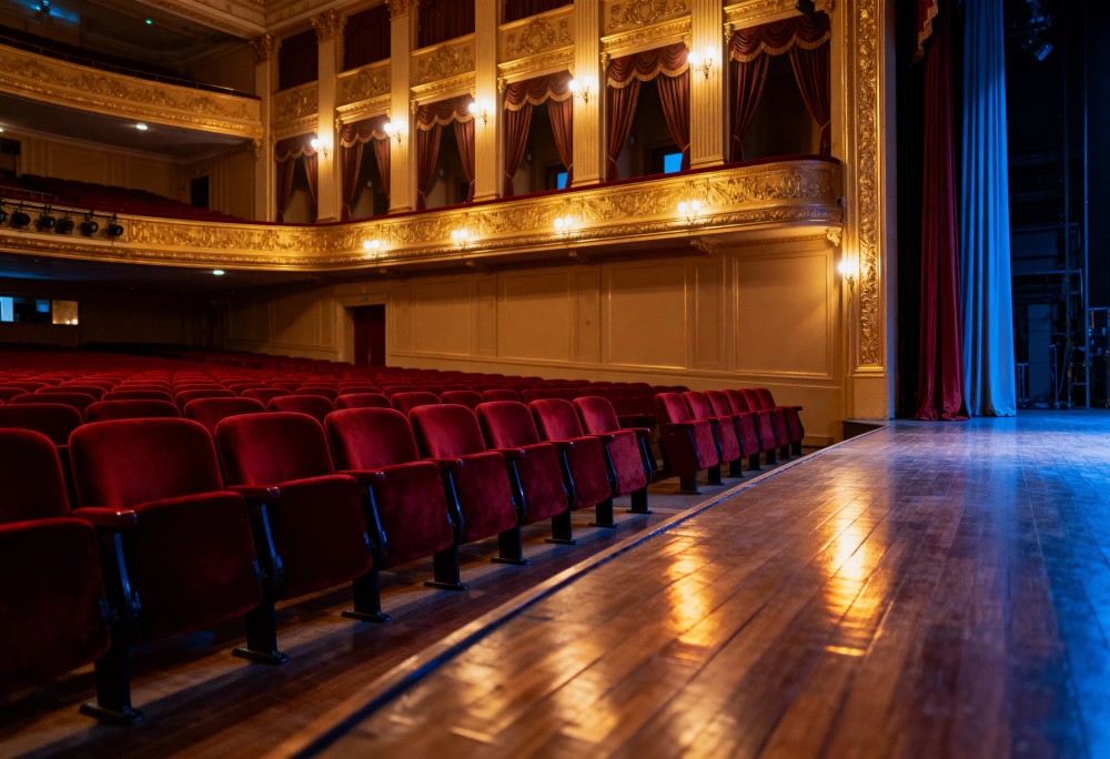 Zanurz się w teatralny świat „Małego Broadwayu”!