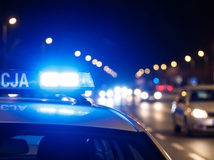 Szybka akcja policji w Ostrzeszowie: 67-latka przywłaszczyła portfel na stacji paliw