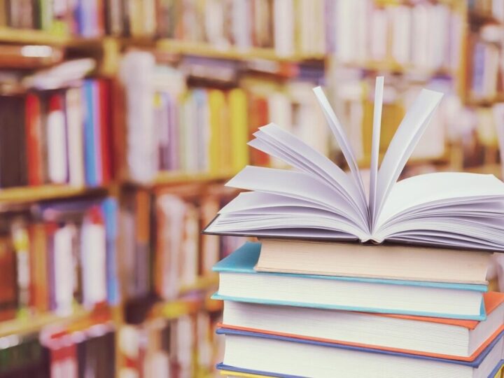 Książkowy kurier w Luboniu: Bezpłatna literatura dla seniorów w potrzebie