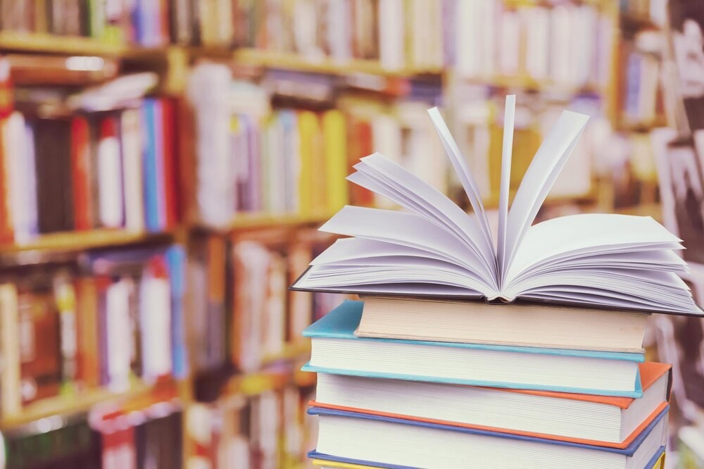 Książkowy kurier w Luboniu: Bezpłatna literatura dla seniorów w potrzebie