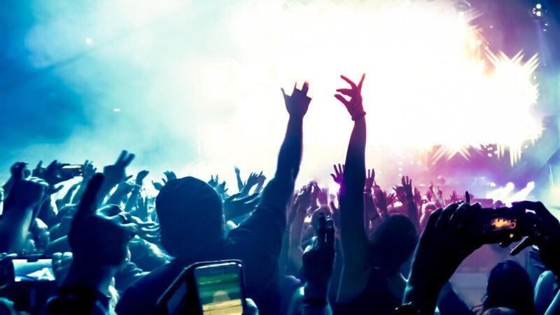 Muzyczne doznania w Dworze Skrzynki: koncert Kilka Czułości