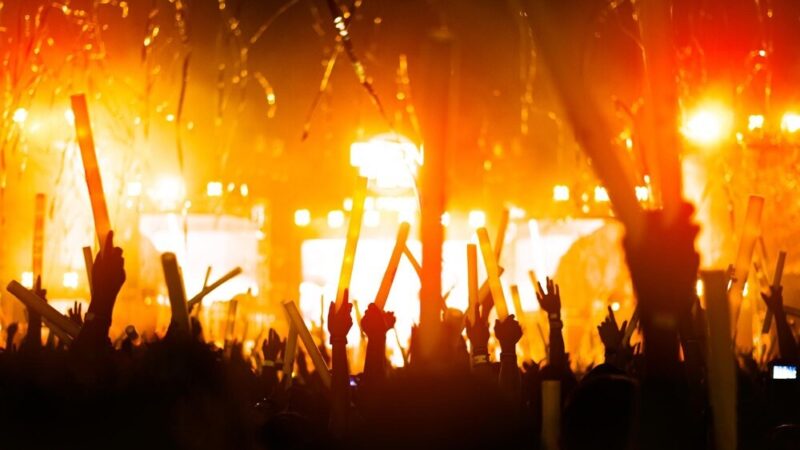 Nocne szaleństwo z DJ YA:CHA w Komornikach!