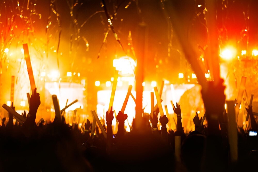 Nocne szaleństwo z DJ YA:CHA w Komornikach!