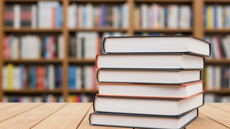 Seniorzy w Luboniu: nowa era aktywności w bibliotece!
