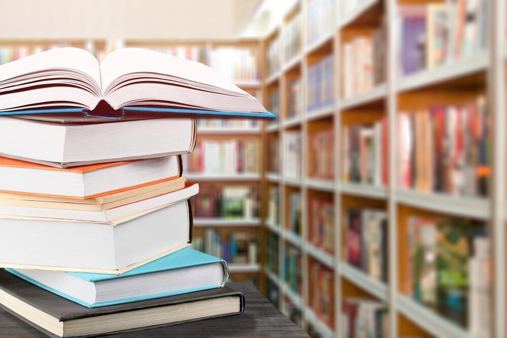 Kolorowy spektakl z Klaudkiem i Klaudynką w bibliotece!