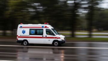 Chemiczne zagrożenie w Plewiskach: odpady w rzece Wirynce budzą niepokój