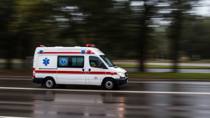 Chemiczne zagrożenie w Plewiskach: odpady w rzece Wirynce budzą niepokój