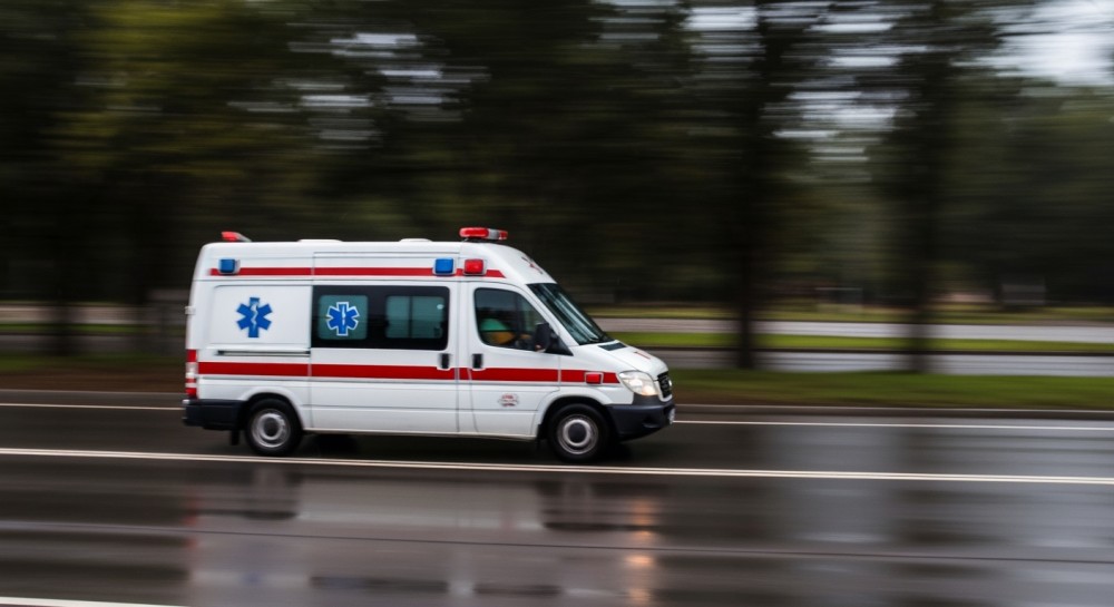 Chemiczne zagrożenie w Plewiskach: odpady w rzece Wirynce budzą niepokój