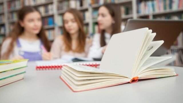 Puszczykowo: trzech licealistów ze stypendiami powiatu